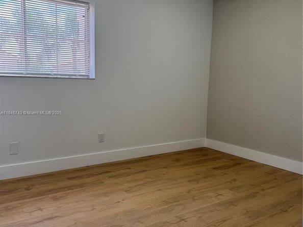 1090 SE 6th Ave, Dania Beach FL 33004