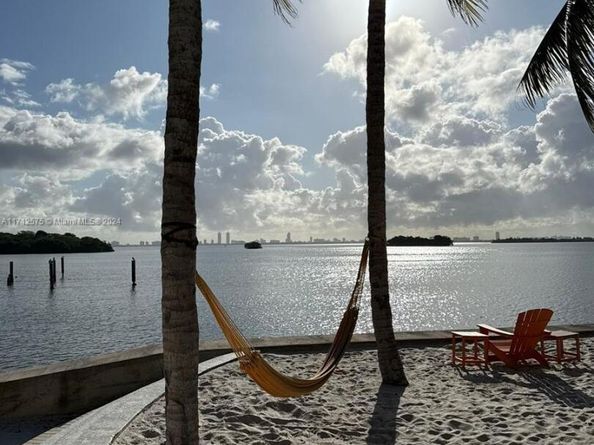 650 NE 64th St G503, Miami FL 33138