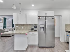 3249 NW 51st St, Miami FL 33142