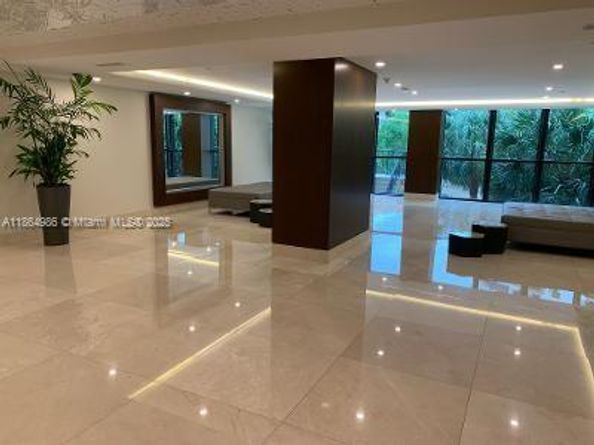 540 Brickell Key Dr 316, Miami FL 33131