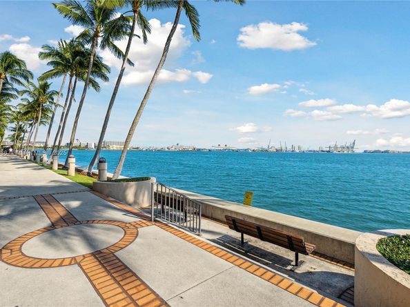 540 Brickell Key Dr 316, Miami FL 33131
