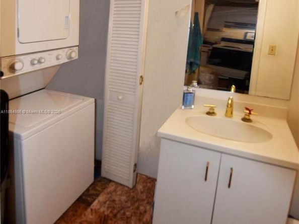 540 Brickell Key Dr 316, Miami FL 33131