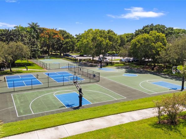 4275 Ironwood Ct, Weston FL 33331
