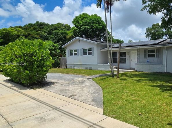 935 NE 149th St, Miami FL 33161