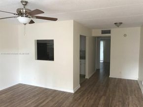 600 Village Green Ct 222, Palm Springs FL 33461