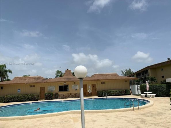 600 Village Green Ct 222, Palm Springs FL 33461