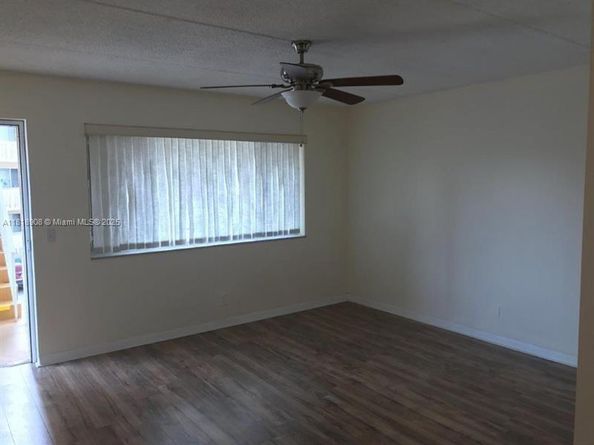 600 Village Green Ct 222, Palm Springs FL 33461