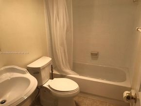600 Village Green Ct 222, Palm Springs FL 33461