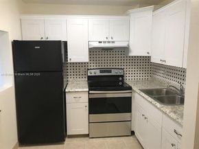 600 Village Green Ct 222, Palm Springs FL 33461