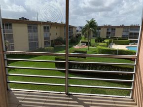 600 Village Green Ct 222, Palm Springs FL 33461