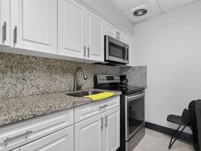 3140 S Ocean Dr PH4, Hallandale Beach FL 33009