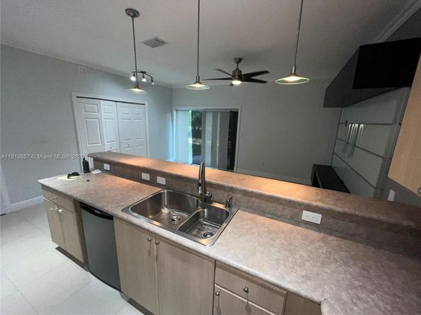 4929 SW 140th Ter 5, Miramar FL 33027