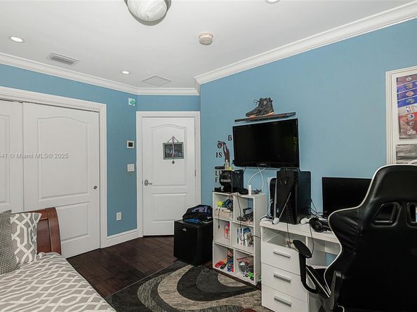 6535 Allison Rd, Miami Beach FL 33141