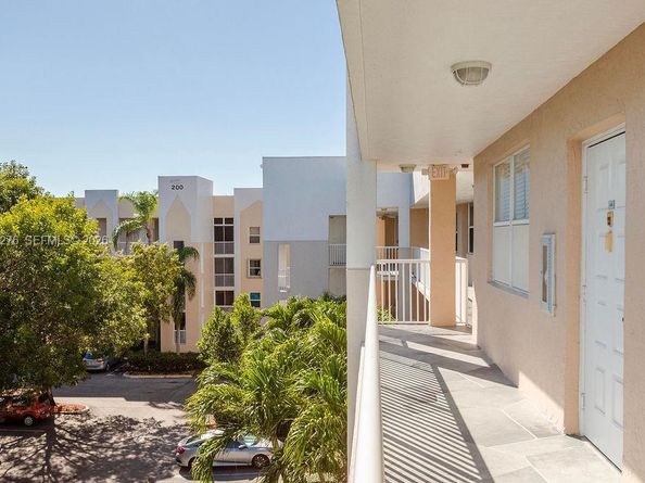 2601 N Nob Hill Rd 402, Sunrise FL 33322