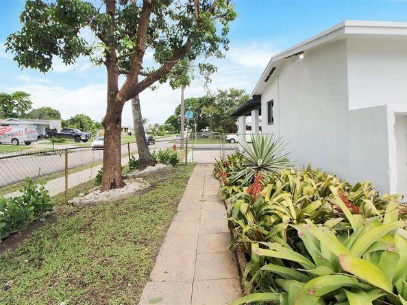 2880 SW 2nd St, Fort Lauderdale FL 33312