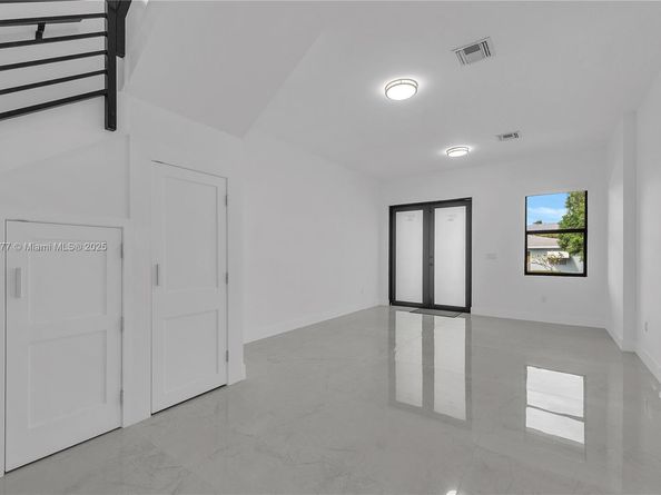 828 NE 14th St, Fort Lauderdale FL 33304