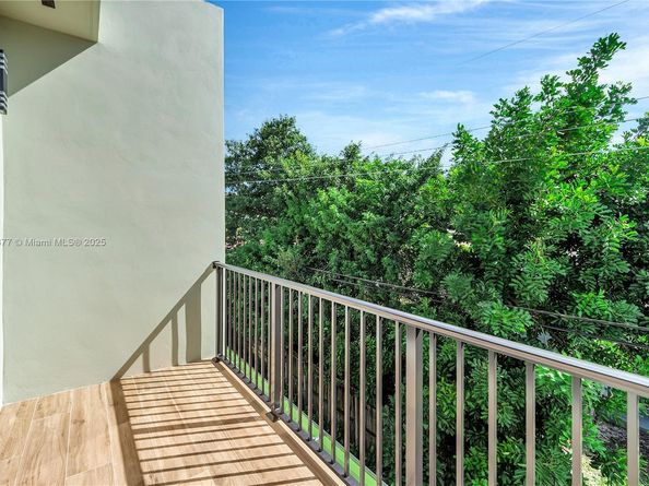 828 NE 14th St, Fort Lauderdale FL 33304