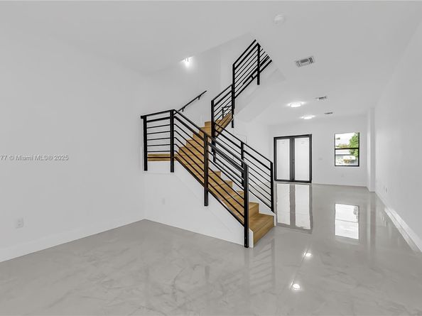 828 NE 14th St, Fort Lauderdale FL 33304