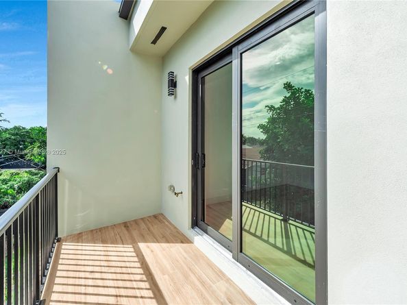 828 NE 14th St, Fort Lauderdale FL 33304