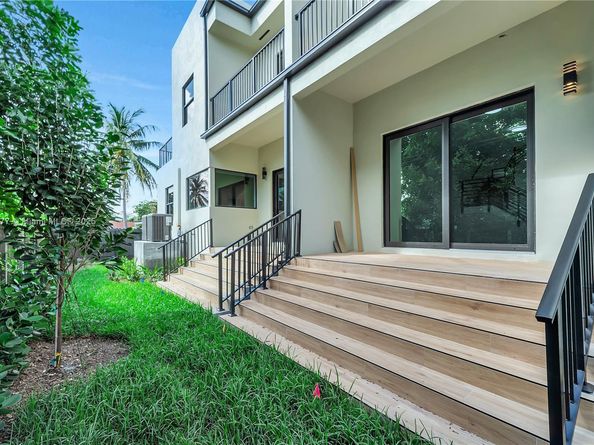 828 NE 14th St, Fort Lauderdale FL 33304