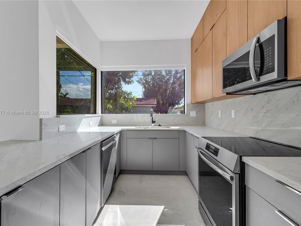 828 NE 14th St, Fort Lauderdale FL 33304