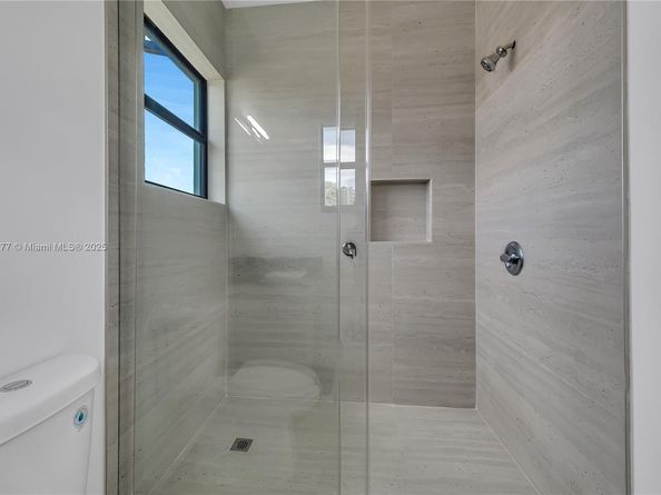 828 NE 14th St, Fort Lauderdale FL 33304