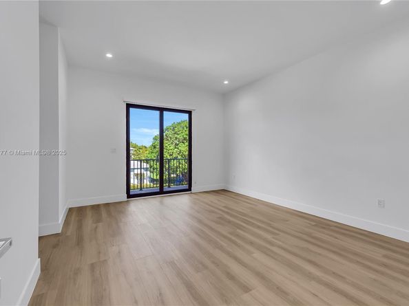 828 NE 14th St, Fort Lauderdale FL 33304