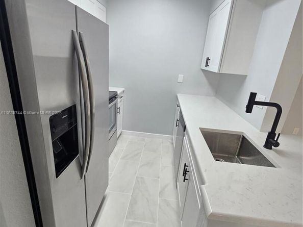 2831 N Oakland Forest Dr 108, Oakland Park FL 33309