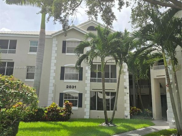 2831 N Oakland Forest Dr 108, Oakland Park FL 33309