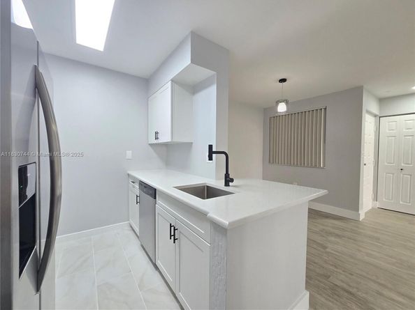 2831 N Oakland Forest Dr 108, Oakland Park FL 33309