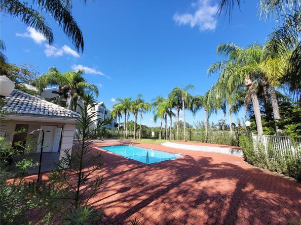 2831 N Oakland Forest Dr 108, Oakland Park FL 33309