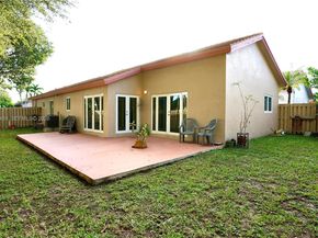 9913 NW 31st St, Doral FL 33172