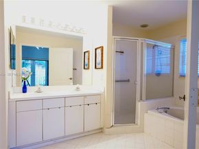 9913 NW 31st St, Doral FL 33172