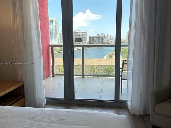 2602 E Hallandale Beach Blvd R807, Hallandale Beach FL 33009