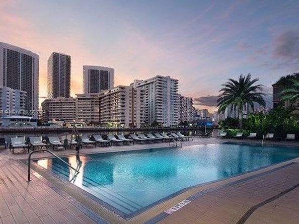 2602 E Hallandale Beach Blvd R807, Hallandale Beach FL 33009