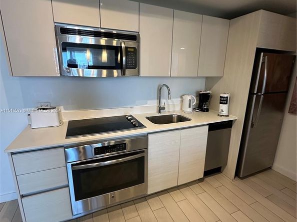 2602 E Hallandale Beach Blvd R807, Hallandale Beach FL 33009