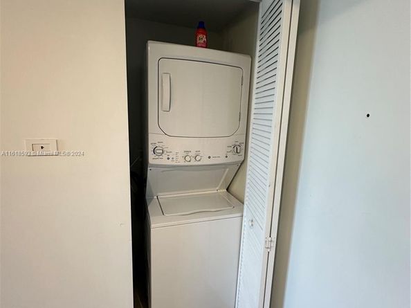 2602 E Hallandale Beach Blvd R807, Hallandale Beach FL 33009