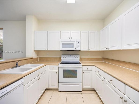 2884 SE 2nd Dr, Homestead FL 33033