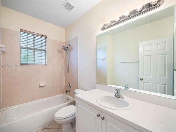 2884 SE 2nd Dr, Homestead FL 33033
