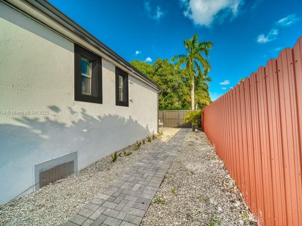 13801 NE 1st Ave, Miami FL 33161