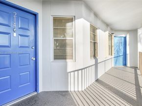 650 SW 124th Ter 214P, Pembroke Pines FL 33027
