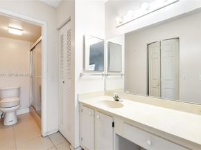 650 SW 124th Ter 214P, Pembroke Pines FL 33027