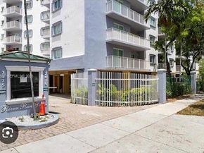 2415 NW 16th St Rd 214, Miami FL 33125