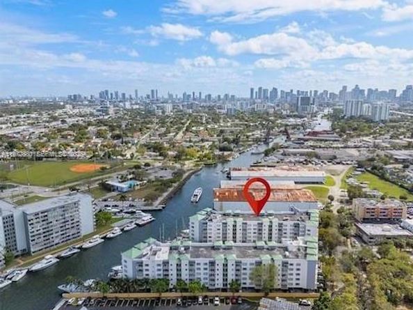 2415 NW 16th St Rd 214, Miami FL 33125