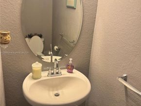 4039 NW 11th St, Lauderhill FL 33313