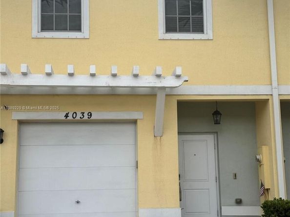 4039 NW 11th St, Lauderhill FL 33313