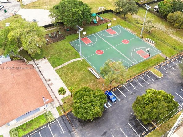 6038 SW 19th Pl, North Lauderdale FL 33068