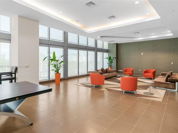 1111 SW 1st Ave 2222N, Miami FL 33130