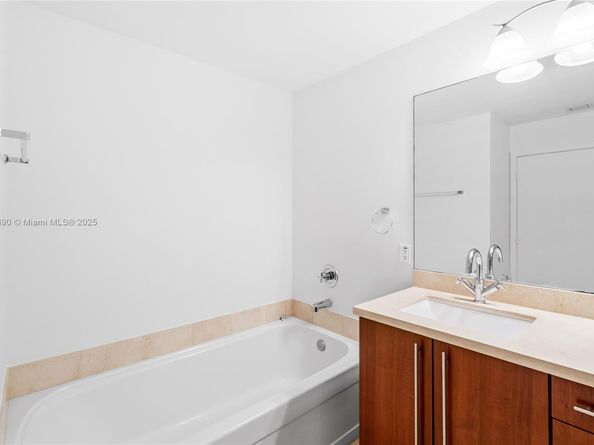 1111 SW 1st Ave 2222N, Miami FL 33130