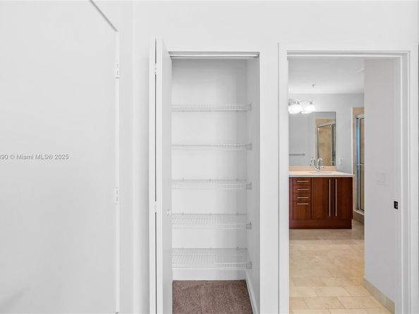 1111 SW 1st Ave 2222N, Miami FL 33130